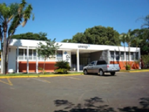 Sede do campus de Itapeva da UNESP e seus laboratórios de